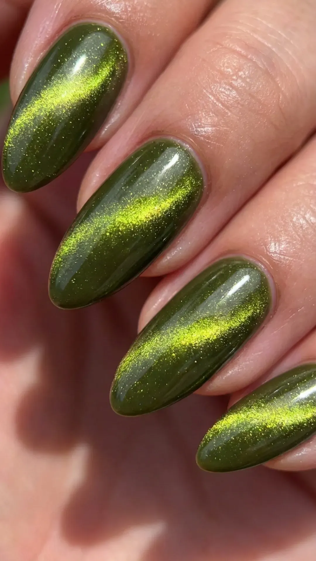 Glowing olive green magnetic cat eye gel nails VANSWEG.COM
