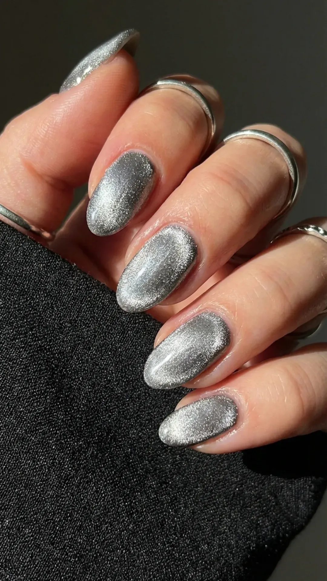 mesmerizing silver magnetic velvet illusion nails by VANSWEG.COM