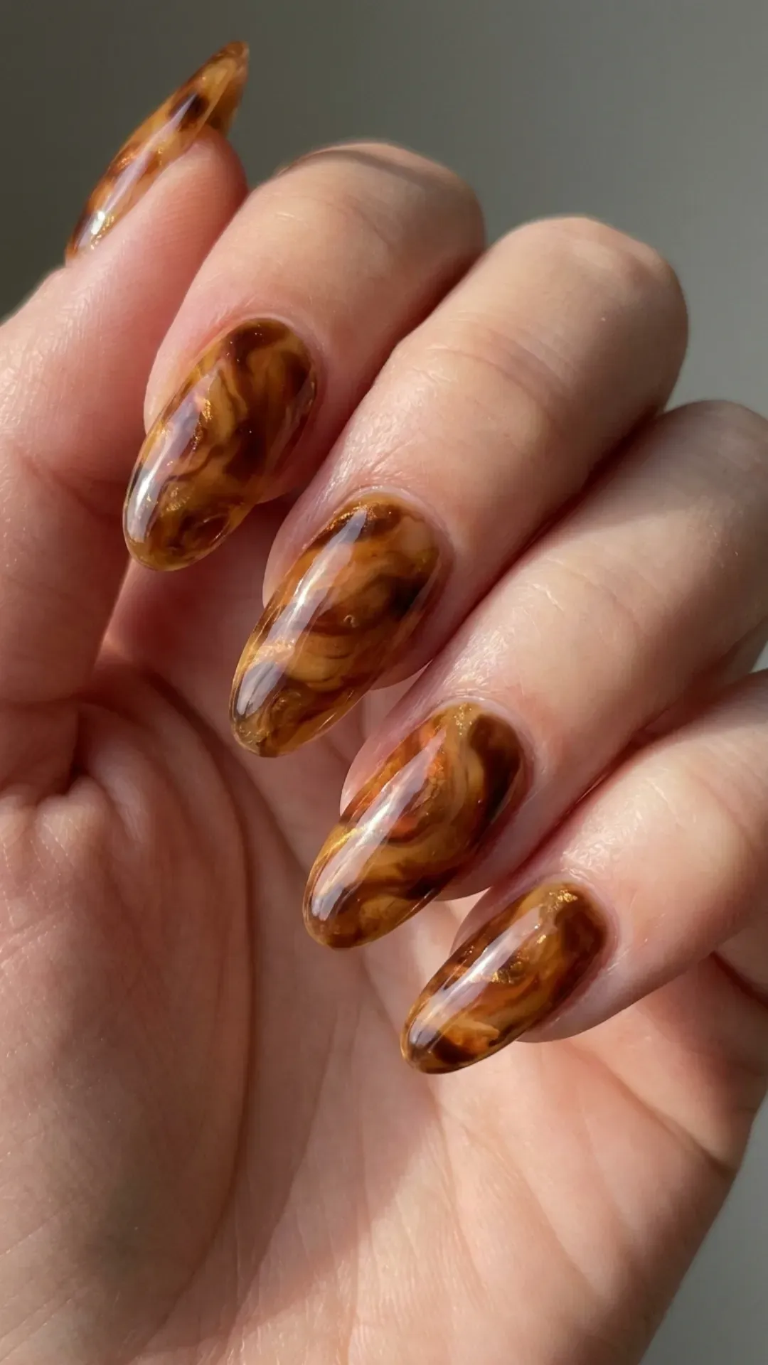 Tortoiseshell Swirl Nail Art - Dark and light brown swirled tortoiseshell nails with a glossy finish