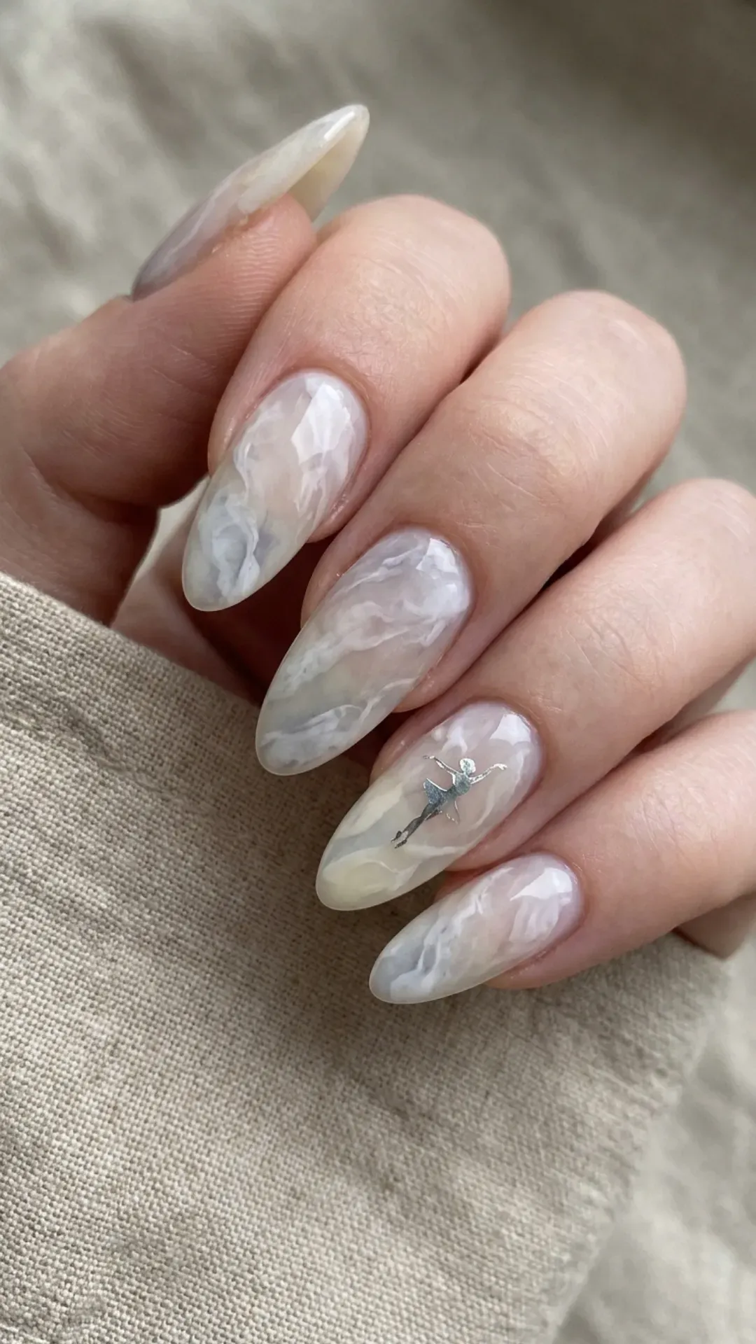 soft dreamy cloud dancer marble stone effect nails by VANSWEG.COM
