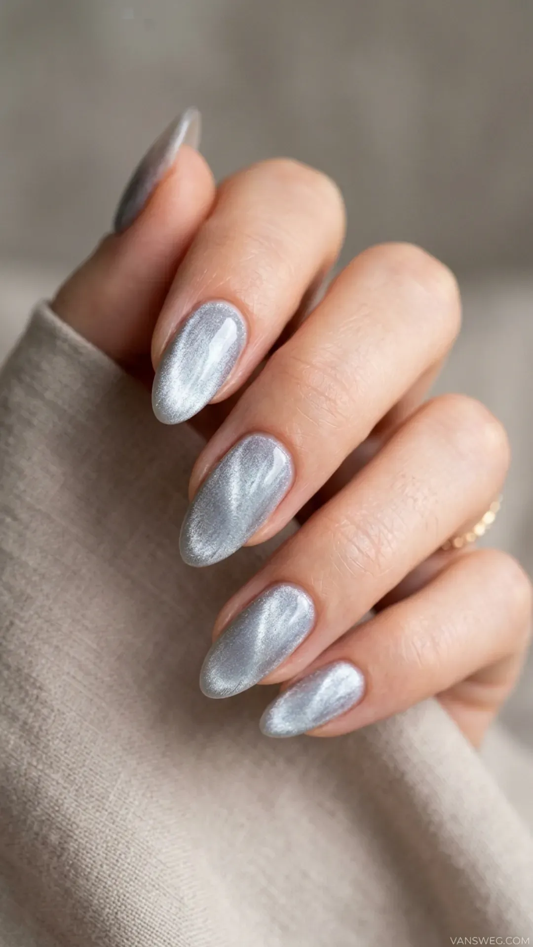 crushed velvet magnetic nail polish in cloud dancer shade by VANSWEG.COM