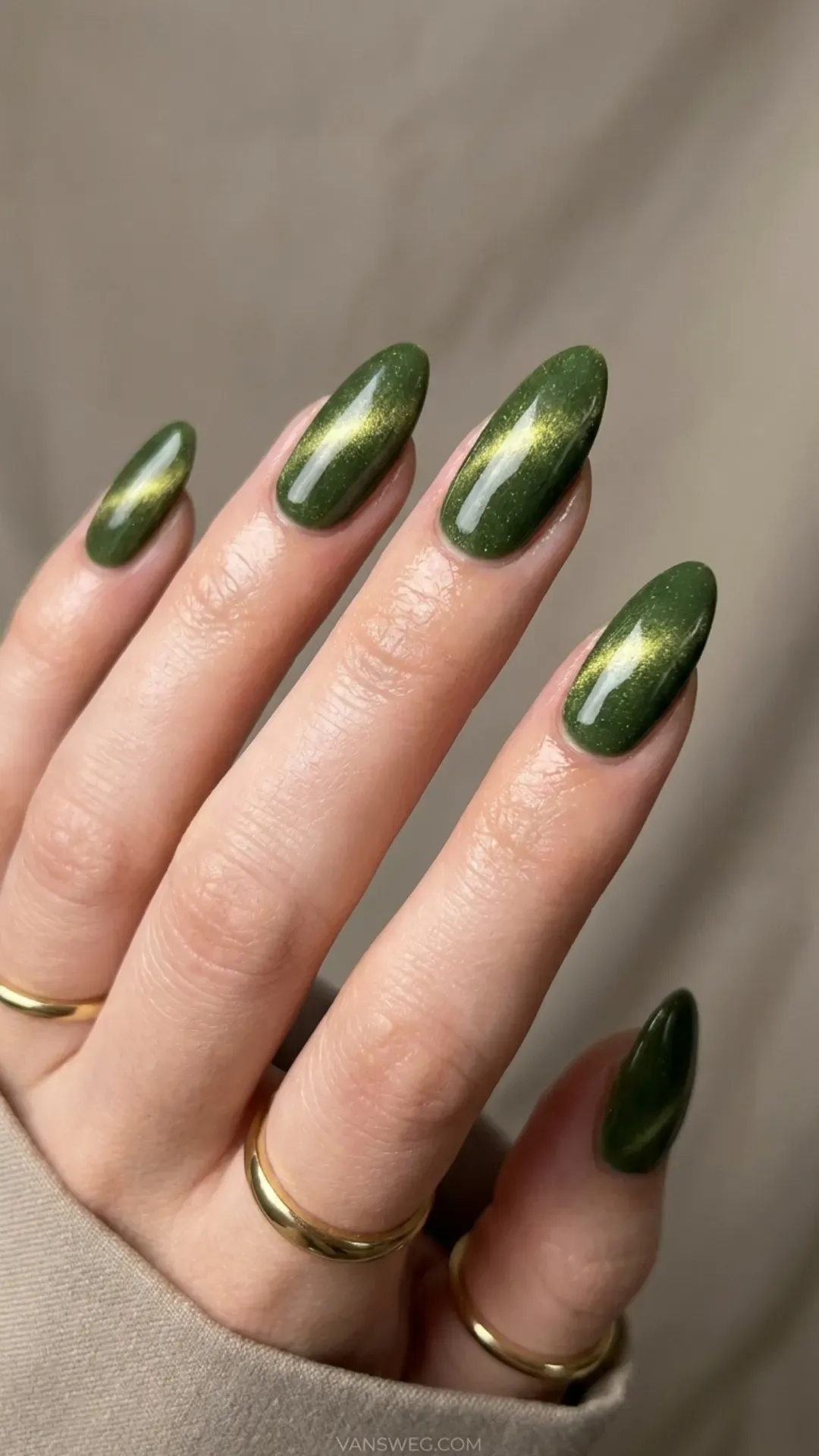 classic glossy velvet matcha almond magnetic cat-eye nails by VANSWEG.COM
