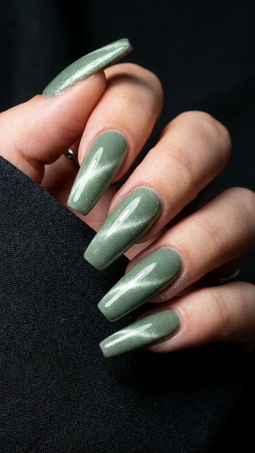 long dramatic sage green velvet magnetic cat-eye coffin nails by VANSWEG.COM