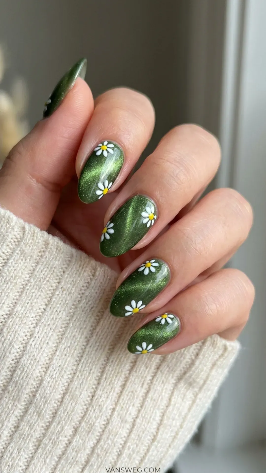 matcha green magnetic cat-eye nails featuring tiny hand-painted white daisies by VANSWEG.COM