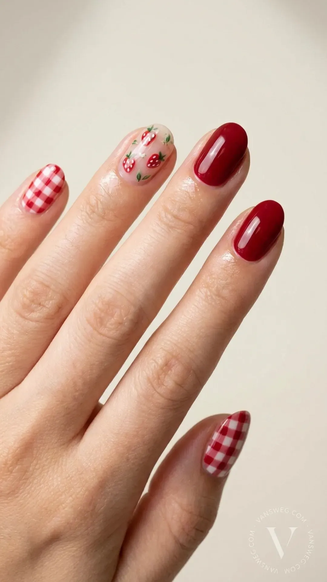  mismatched nail art with gingham and strawberry prints by VANSWEG.COM
