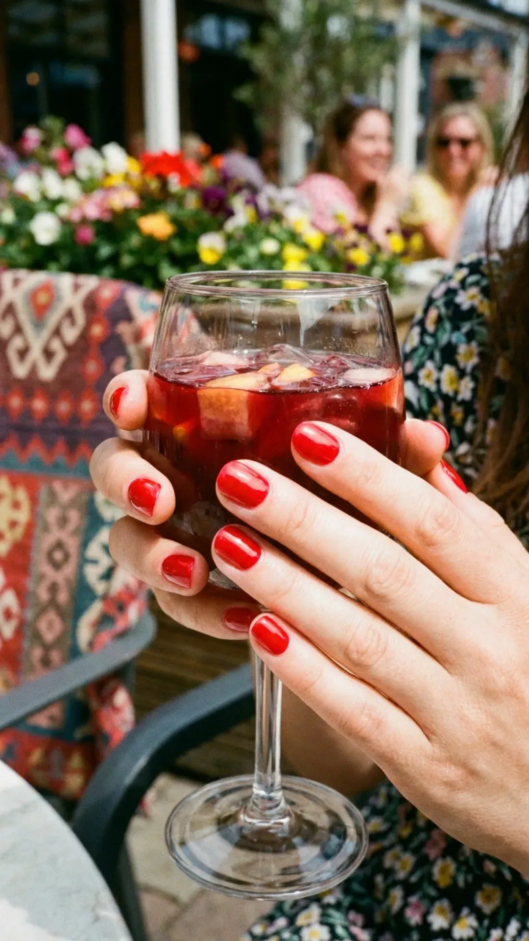 Vibrant Red Short Nails - Short rounded nails in glossy, bright red