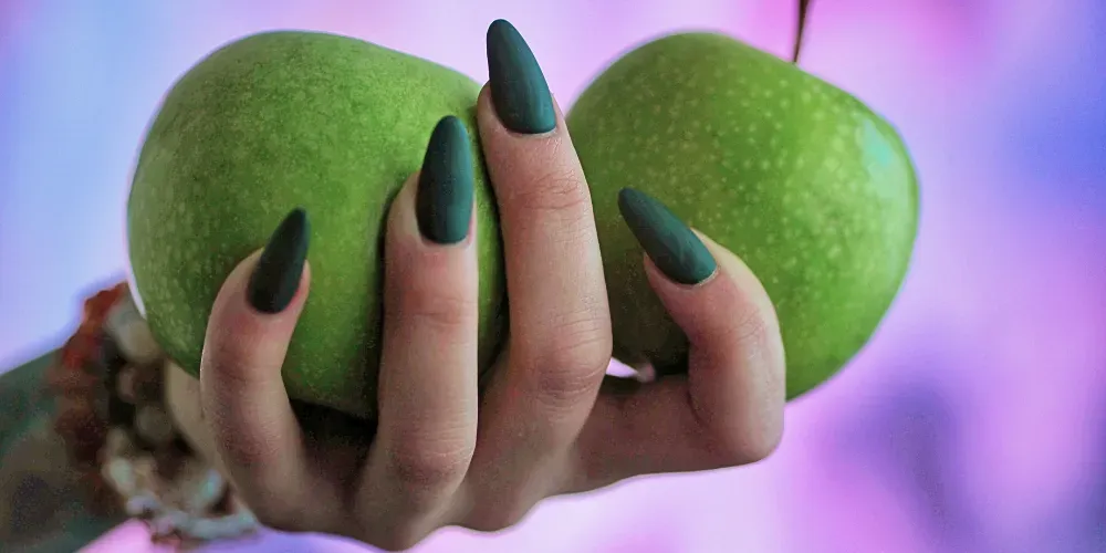 10 Emerald Green Nail Designs That Channel May's Birthstone Energy