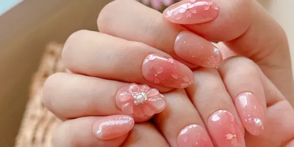 15 Cute & Stunning Spring Nail Ideas to Elevate Your Manicure This Season