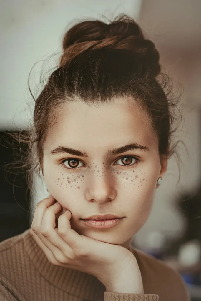 Dewy Skin with Tinted Moisturizer
- Woman with hydrated, glowing skin using tinted moisturizer

